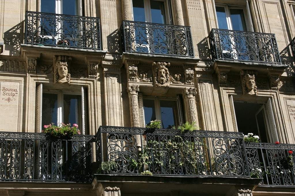 Gérer les défis de la vie en appartement avec vis-à-vis